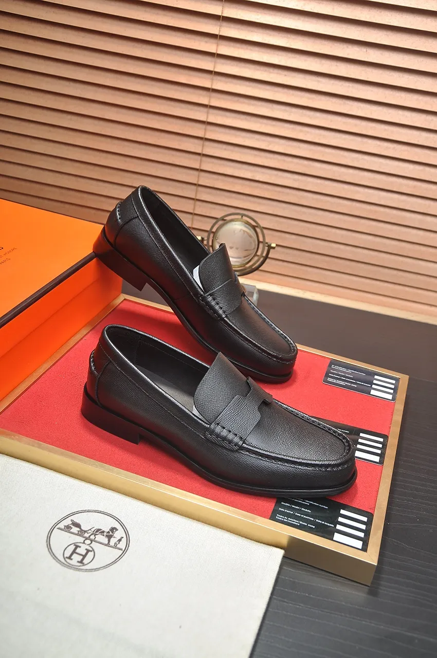 Men's shoes💰540💶[HERMES] (cowhide lining)🍀Italian top luxury🍀He does not pursue novel styles and gorgeous colors, but attracts the favor of successful men with his flawless, elegant and classic style. Formal leather shoes This very comfortable, simple and stable style allows you to easily match any style! The pattern is absolutely 1:1 refined from the original case, and we strive for excellence in materials, imported cowhide + cowhide lining💪💪💪extraordinary texture👍! .Code number: 38-45 (45 customized)